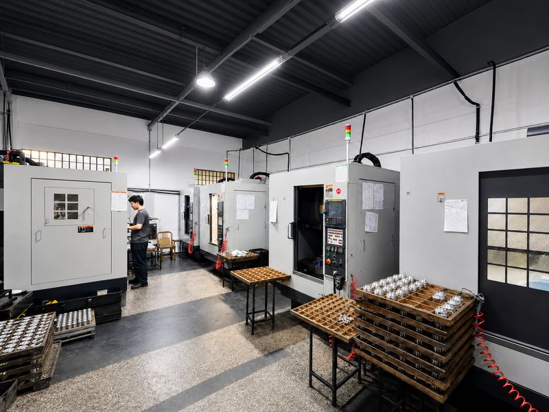 Fishing reel plastic component injection molding workshop Fishing reel plastic component injection molding workshop